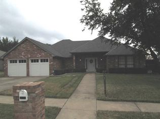 10041 Regent Row, Benbrook, TX 76126