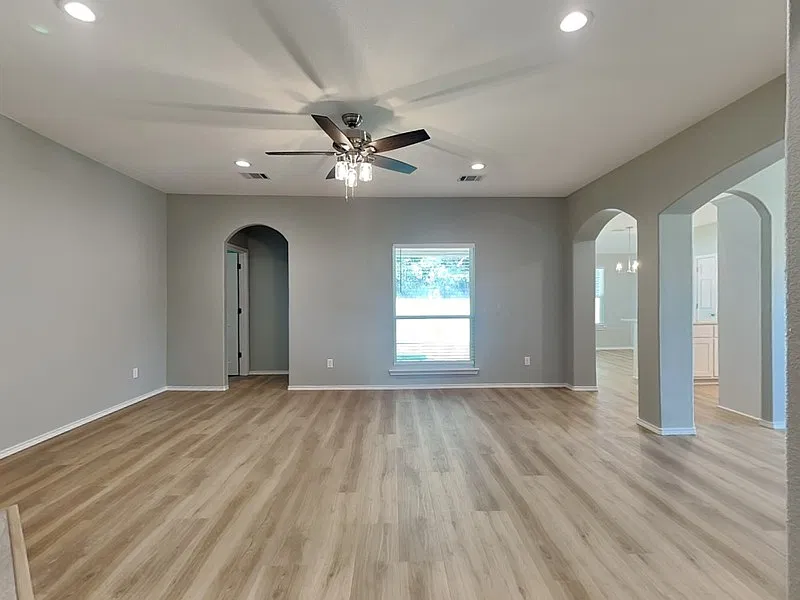 4 bed, 2.0 bath, 2131 sqft, $2,350 — Photo 2