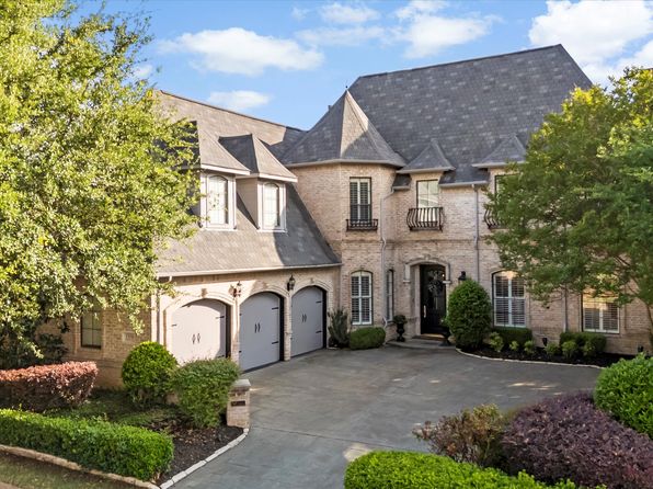 1304 Regency Ct