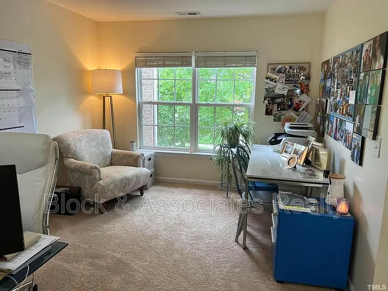 124 Longchamp Ln — Photo 7