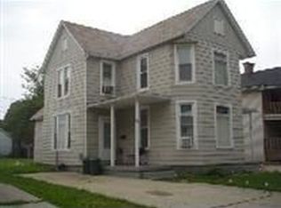 818 1/2 E Douglas St, Bloomington, IL 61701