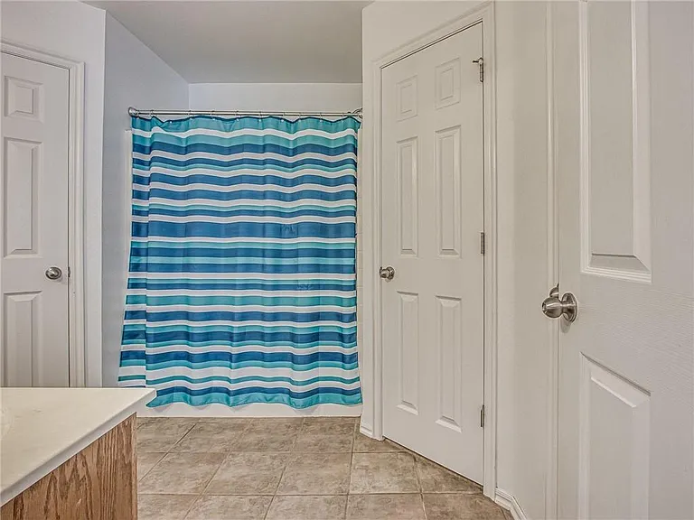 612 SW 38th Pl — Photo 8