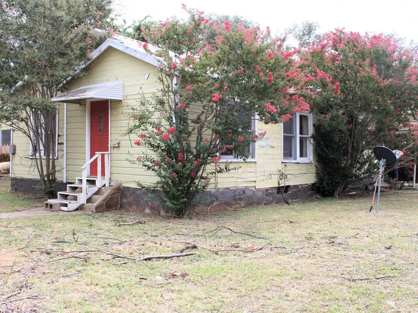 1409 W Dry St, San Saba, TX 76877