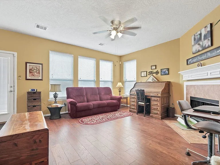692 Casual Ln — Photo 4