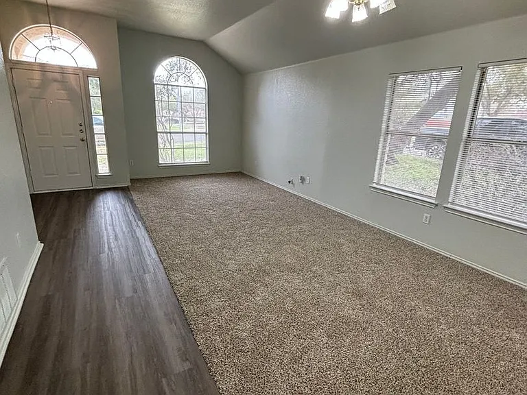 8616 Devine Ln — Photo 4