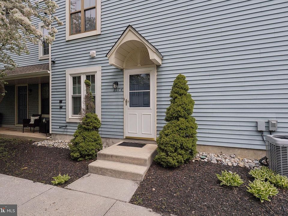 1st image of 227 Derry Hill Ct