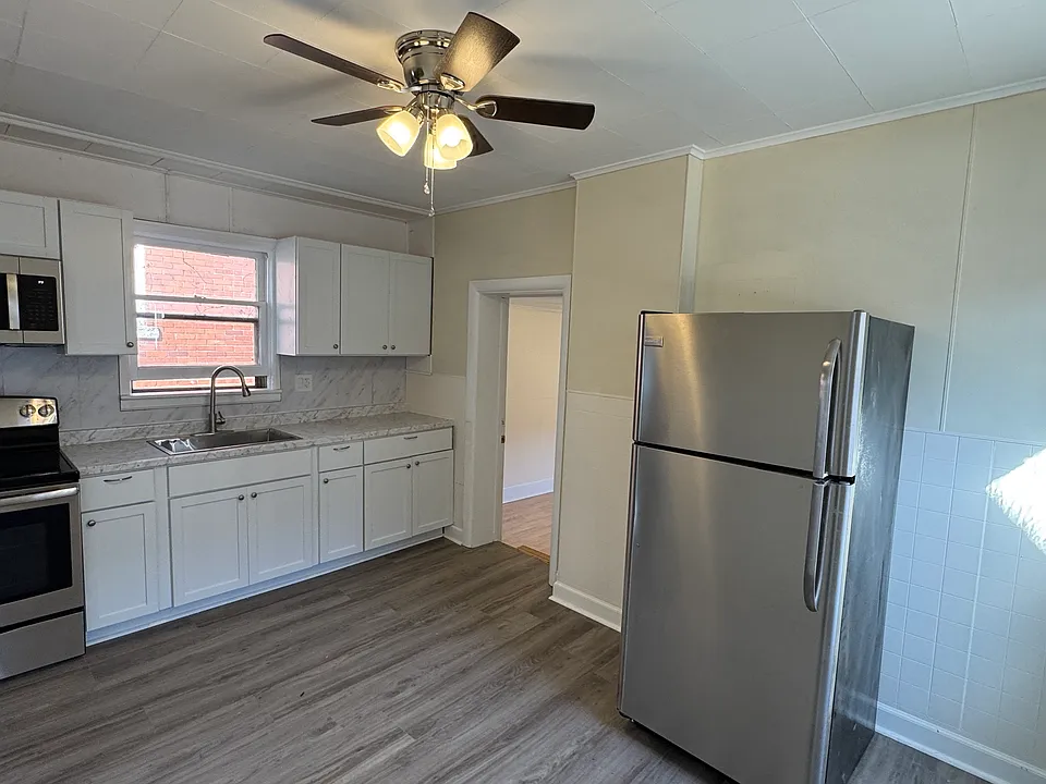 1374 Main St #2