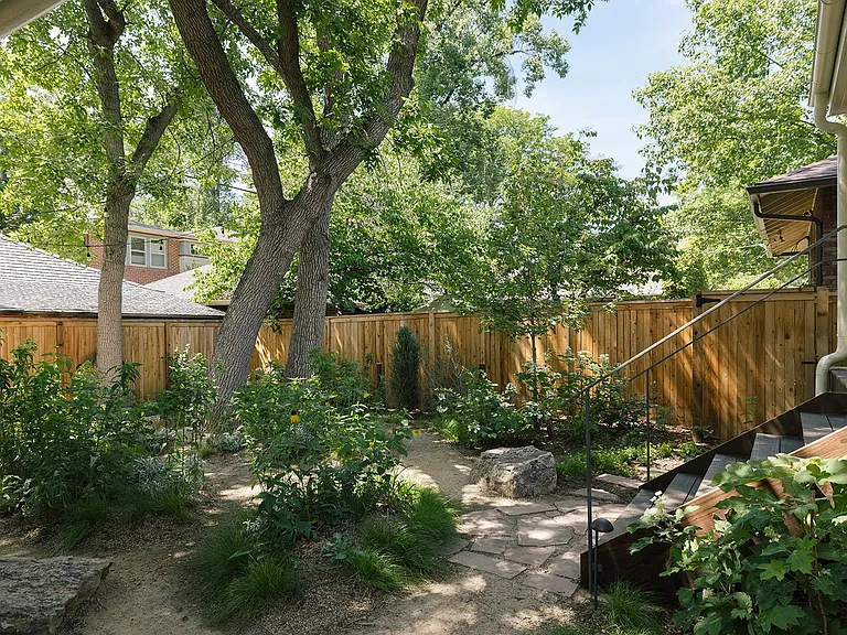 2081 Bellaire St — Photo 44