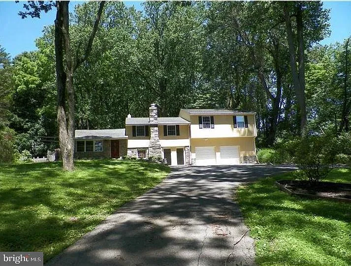 6 bed, 3.5 bath, 2790 sqft, $4,300 — Photo 2