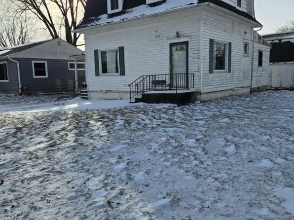 423 5th St NW, Waverly, IA 50677