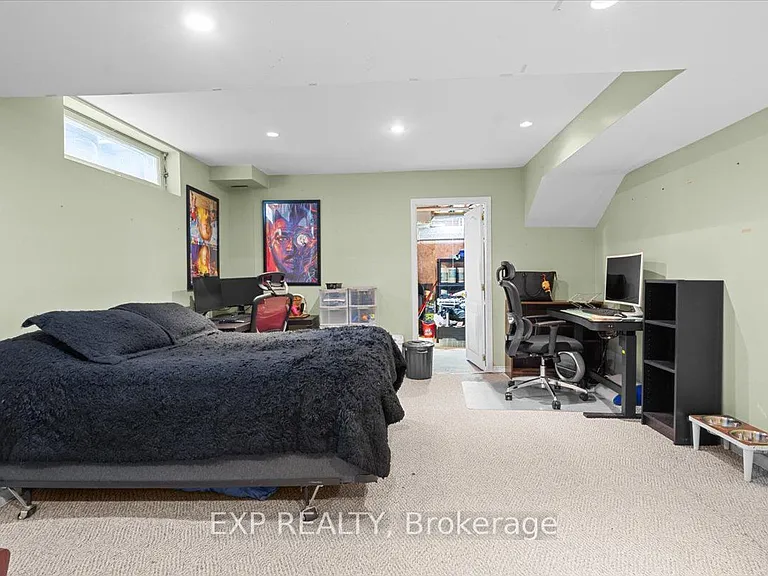 32 Flanders St — Photo 31