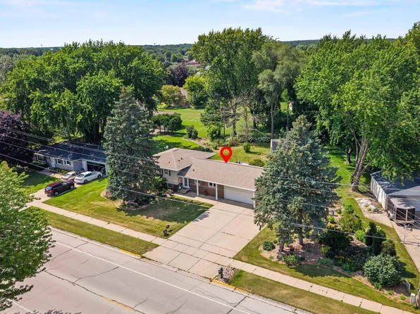 2366 S Ridge Rd, Green Bay, WI 54304