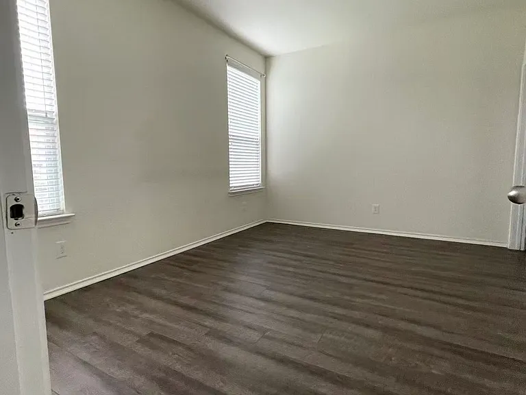 513 Dusty Emerald — Photo 10