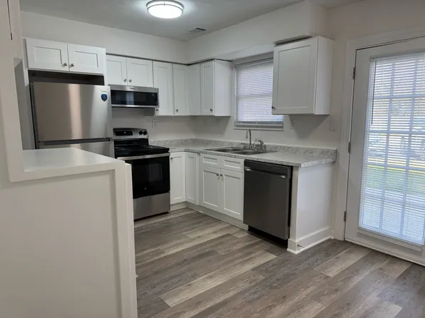 613 2nd St APT 12, Bedford, VA 24523