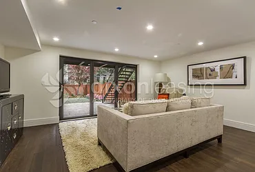 Rented by Dixon Advisory USA Inc.