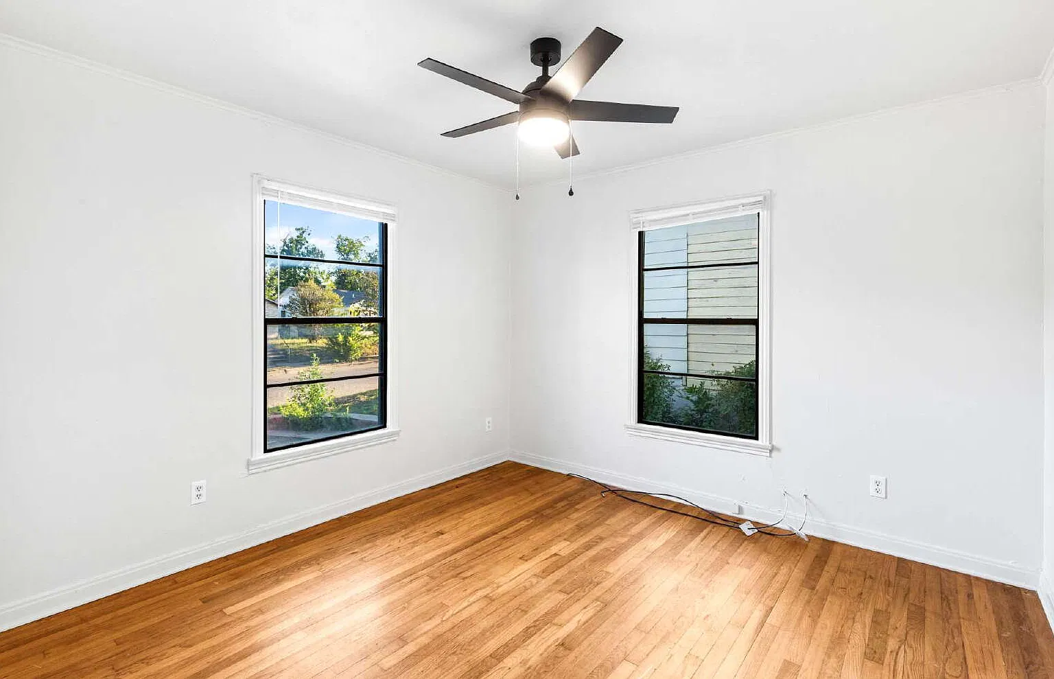 3 bed, 1.0 bath, 981 sqft, $1,450 — Photo 3