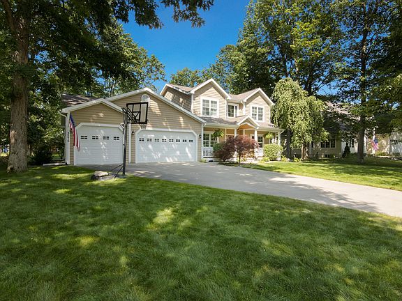 2nd image of 3275 Village Circle Dr