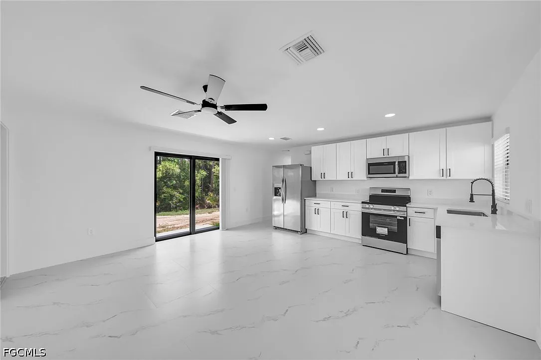 3 bed, 2.0 bath, 1200 sqft, $1,750 — Photo 3