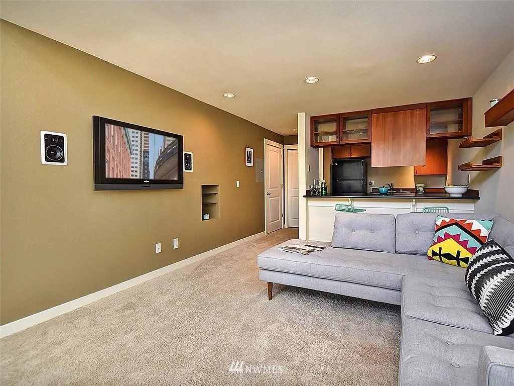 1 bed, 1032 sqft, $2,250 — Photo 2