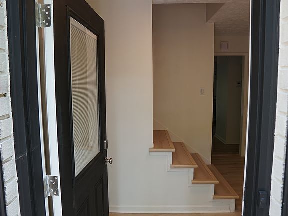 4th image of 771 Tyrone Rd