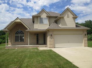 172 Natures Way, Carleton, MI 48117