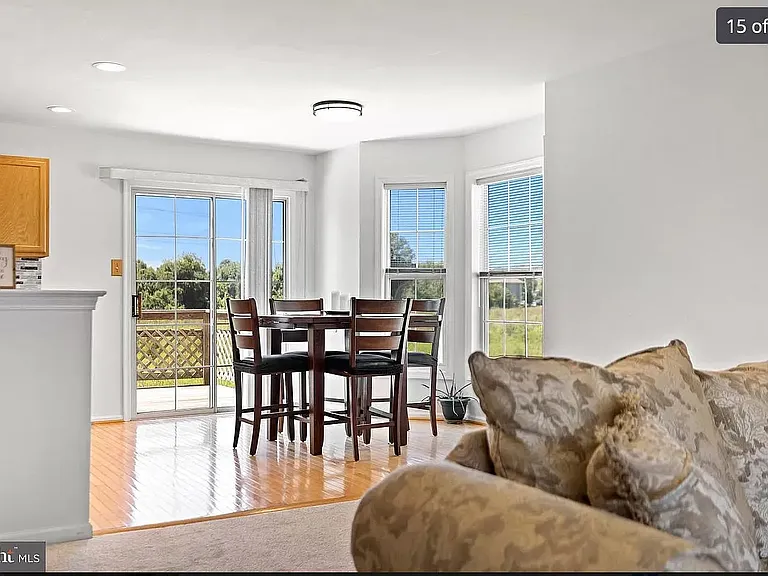 124 Versailles Ct — Photo 5