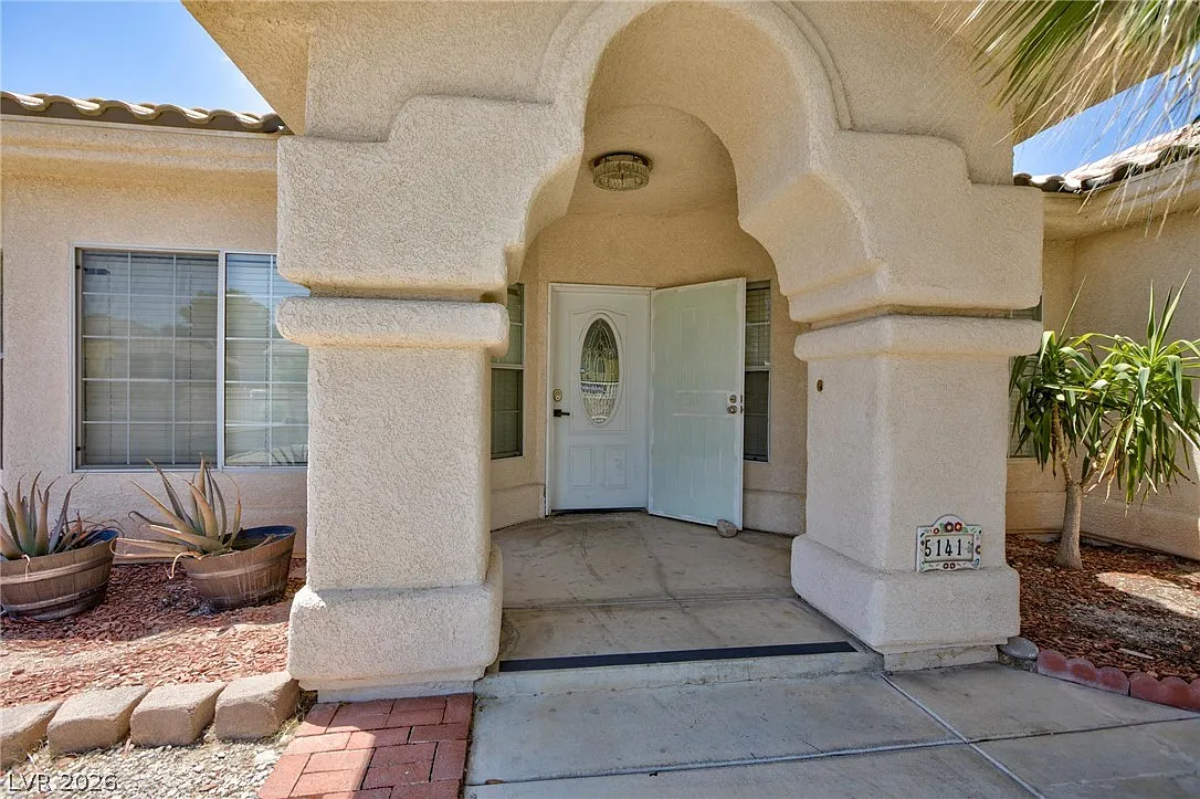 3 bed, 2.0 bath, 1842 sqft, $3,500 — Photo 4