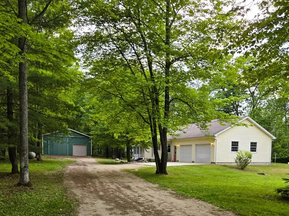 10505 N Athey Ave, Harrison, MI 48625