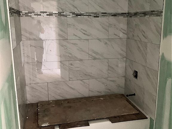 5th image of 111 Burke Ave