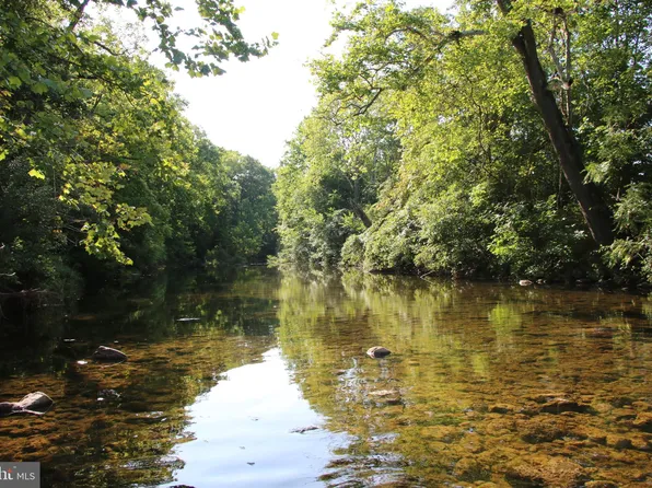 888 Wolf Gap Rd, Edinburg, VA 22824