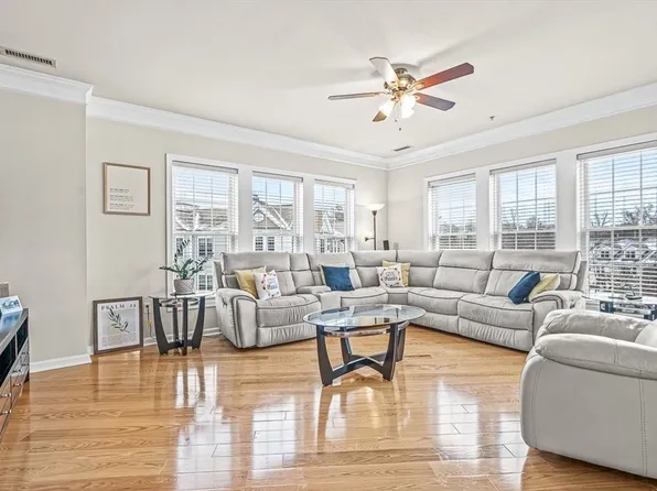 9 Morgan Dr Unit 404, Natick, MA 01760