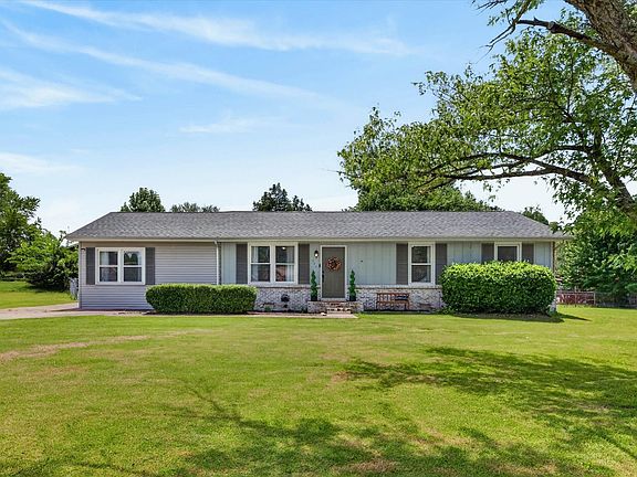 2nd image of 576 Cynthia Dr