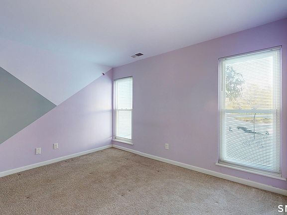 3rd image of 10 Glenview Dr #10