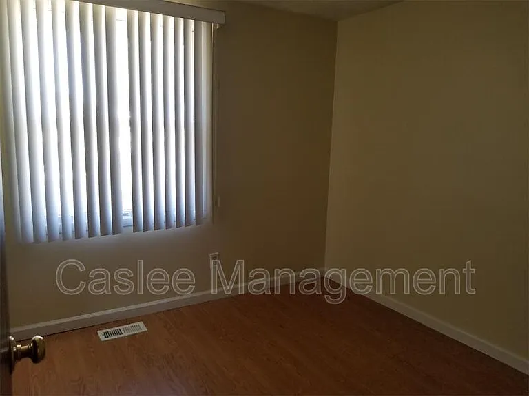 1049 Deleone Dr — Photo 15