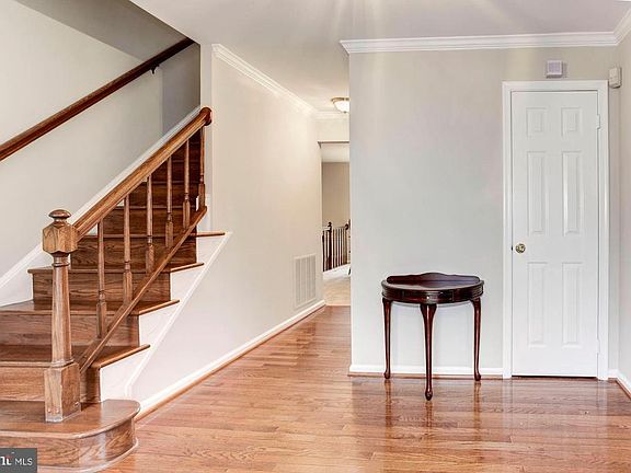 4th image of 7223 Devereux Ct #D