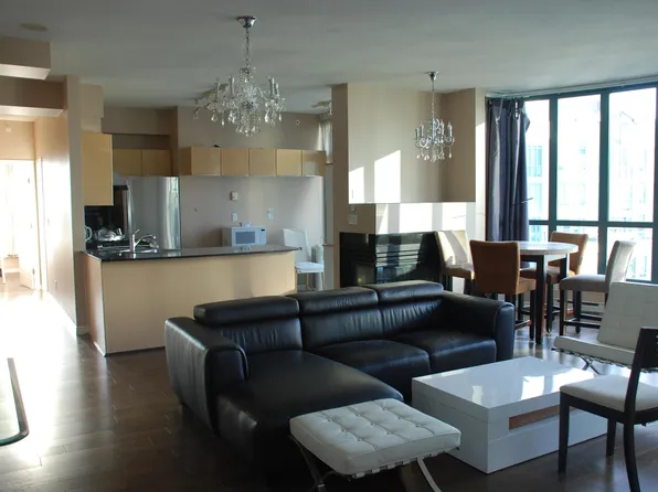 1239 Georgia St W #2908, Vancouver, BC V6E 4R8