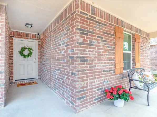 5913 Mountain Bluff Dr, Fort Worth, TX 76179