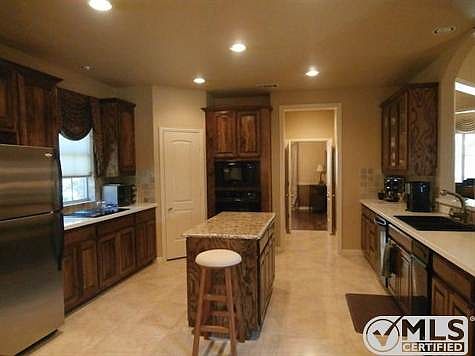 2nd image of 2409 Mesa Oak Trl