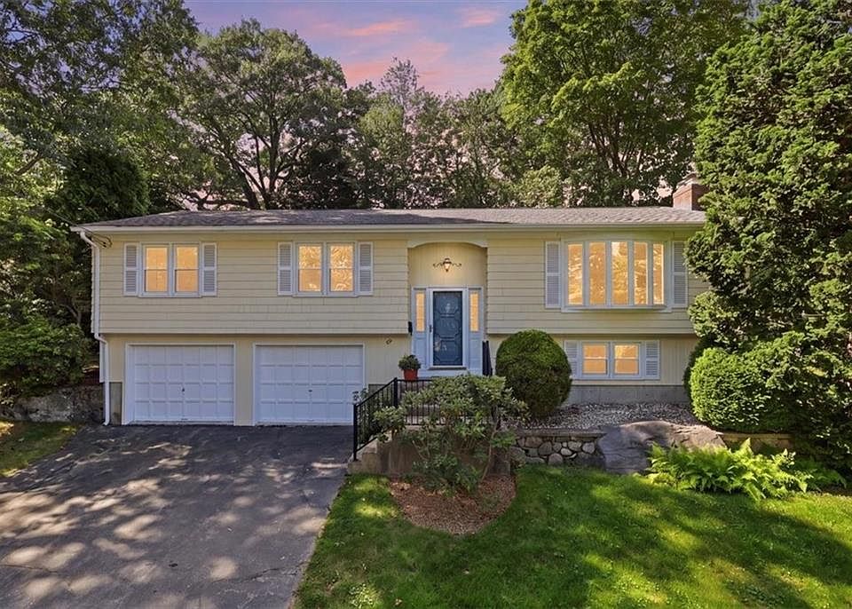 1st image of 83 Sage Dr