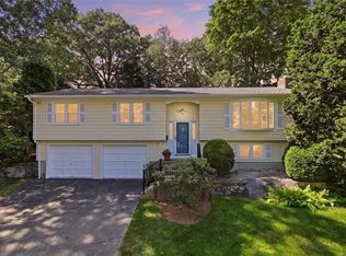 83 Sage Dr, Warwick, RI 02886