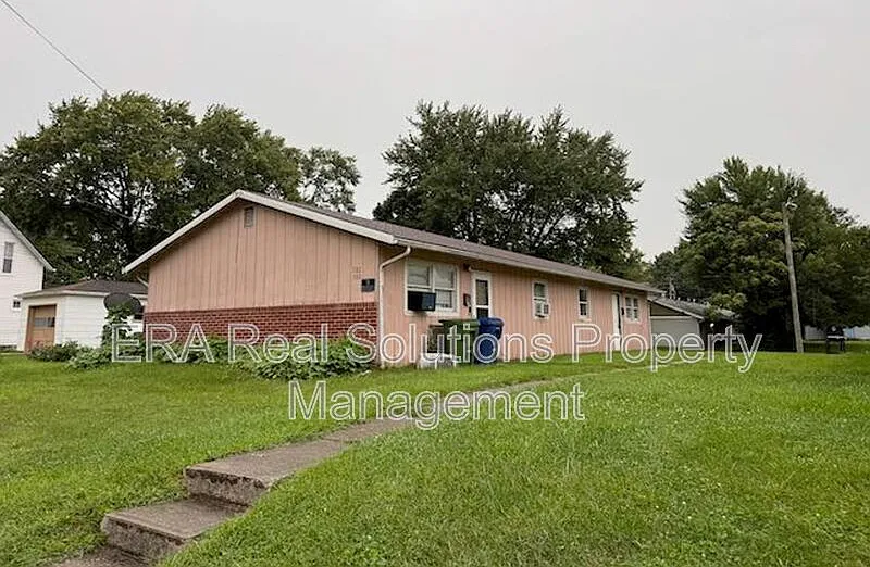 102 Eaton St