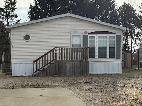 392 Chinkapin Trl, Lapeer, MI 48446