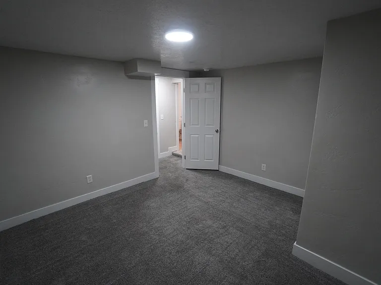 3 bed, 1.0 bath, 1212 sqft, $1,150 — Photo 15