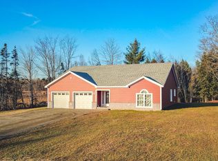 4 Chestnut St, Unity, ME 04988