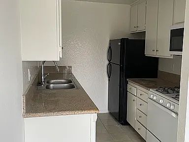 5th image of 4934-212 Coldwater Canyon Ave