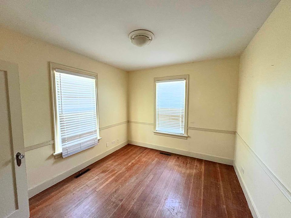 1st image of 45687 Spadina Ave