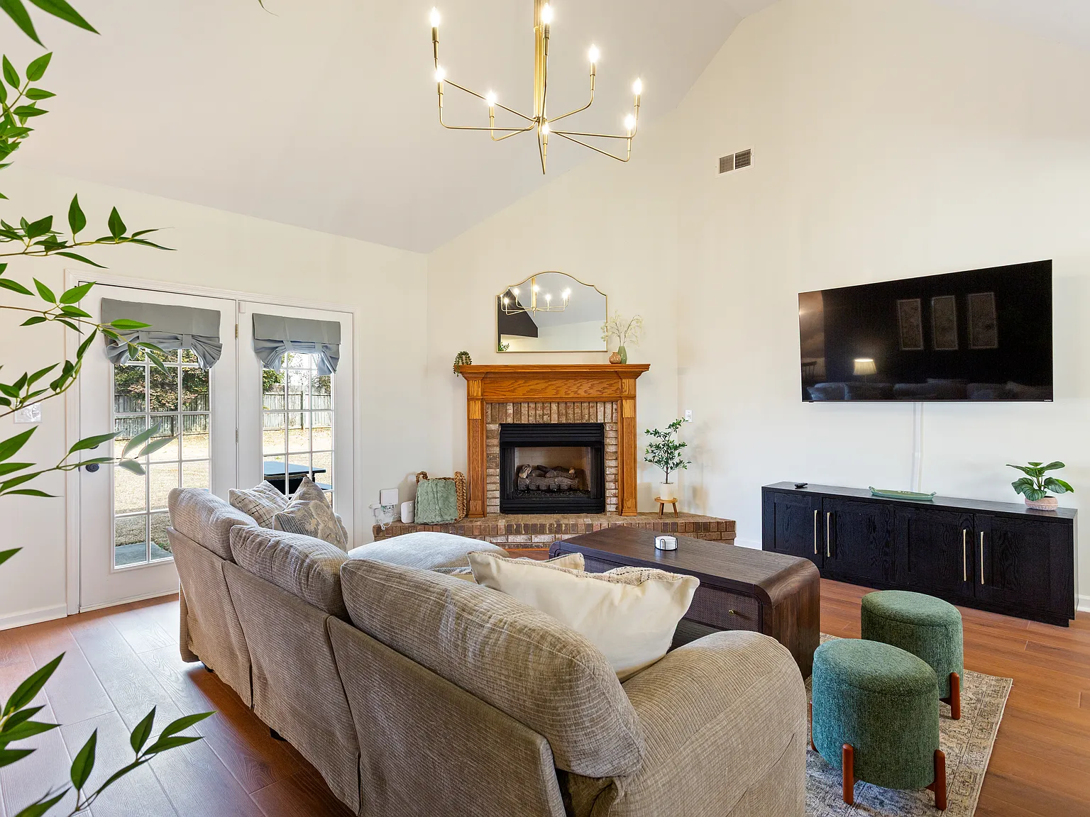 4 bed, 1877 sqft, $5,450 — Photo 4