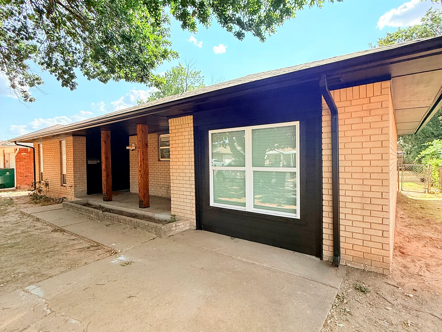 5 bed, 1720 sqft, $2,000 — Photo 2