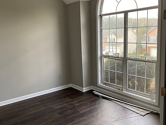 3rd image of 815 Whitecrest Ct