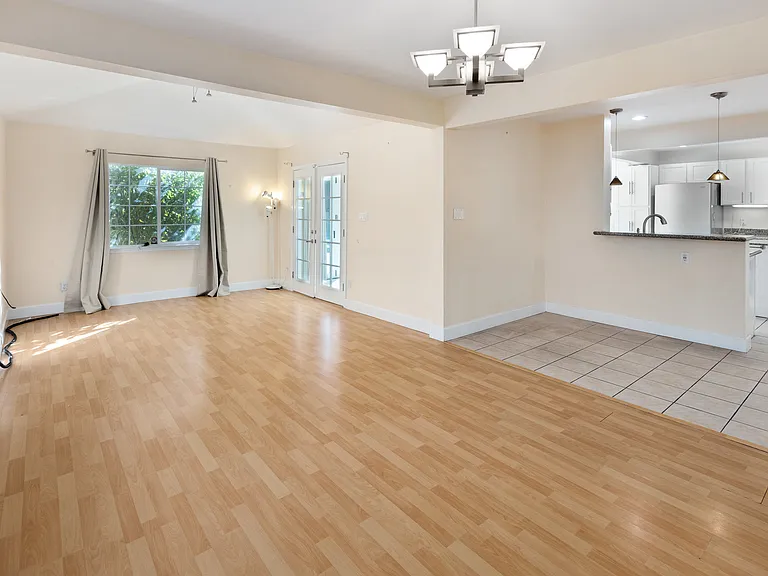 12504 Saratoga Ave — Photo 10